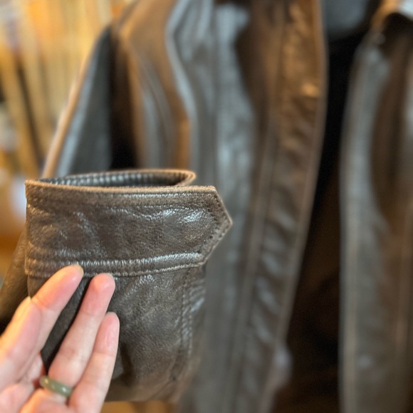 Eddie Bauer Women’s XS full grain leather jacket - Picture 6 of 11